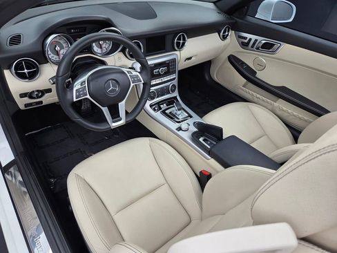 Used 2016 Mercedes-Benz SLK 300 image 23