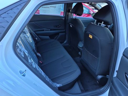 New 2026 Hyundai Elantra SEL Sport FWD image 18