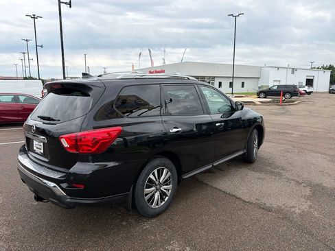 Used 2020 Nissan Pathfinder S FWD image 6
