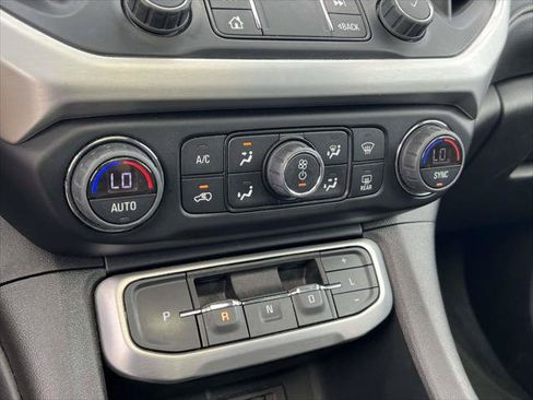 Used 2022 GMC Acadia SLT AWD/4WD image 29