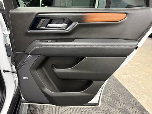Used 2025 GMC Yukon Denali AWD/4WD image 49