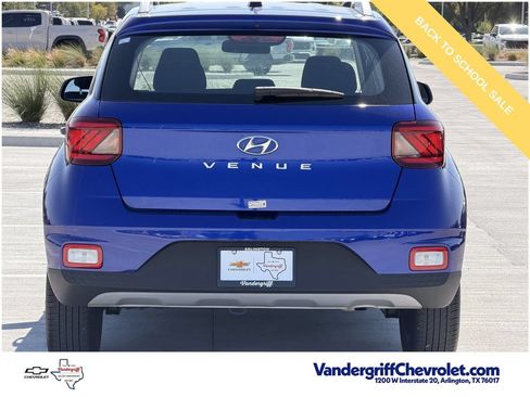 Used 2025 Hyundai Venue SEL FWD image 5