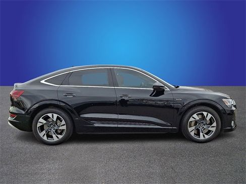 Used 2022 Audi e-tron Premium image 4