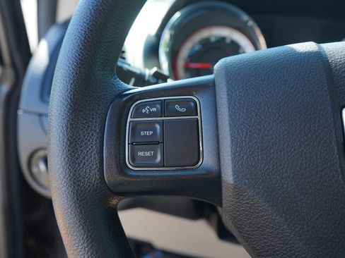 Used 2020 Dodge Grand Caravan SE w/ UConnect Hands-Free Group FWD image 24