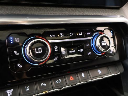 Used 2024 GMC Sierra 2500 Denali w/ Denali Reserve Package image 8