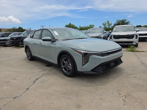 New 2026 Kia K4 FWD image 2