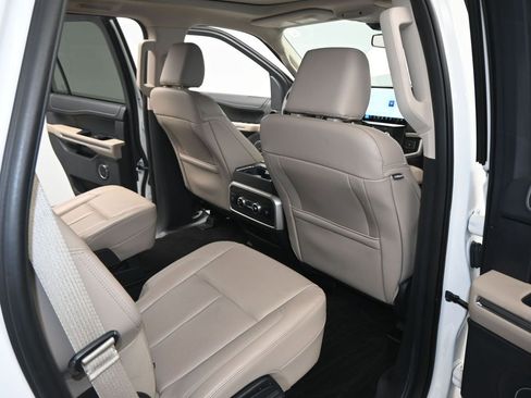 Used 2022 Ford Expedition XLT image 35