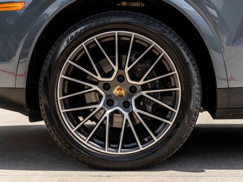 Certified 2019 Porsche Cayenne AWD/4WD image 15