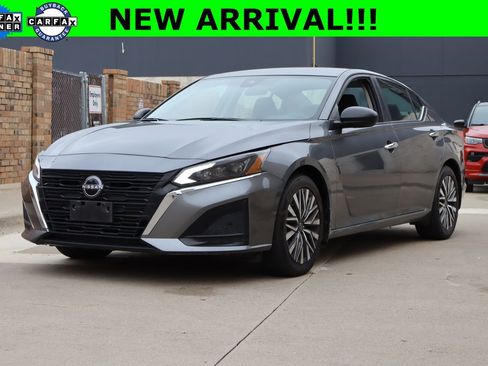 Used 2024 Nissan Altima 2.5 SV FWD image 1