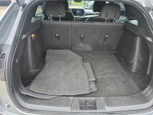 Used 2024 Chevrolet Trax RS FWD image 14