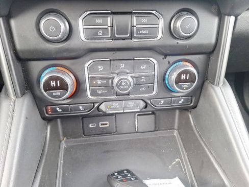 Used 2021 Chevrolet Suburban Z71 w/ Z71 Signature Package image 21