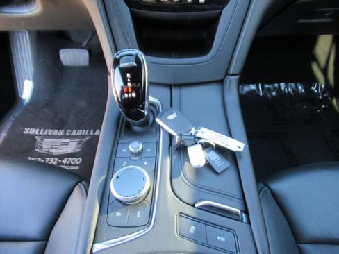 Used 2025 Cadillac XT6 Premium Luxury image 21