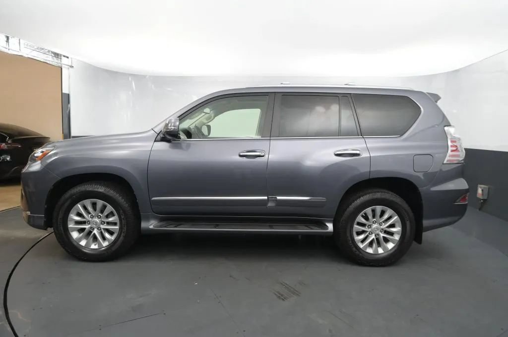 Used 2018 Lexus GX 460 Premium w/ Premium Package AWD/4WD image 2