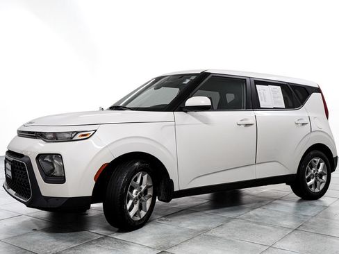 Used 2022 Kia Soul LX w/ Technology Package FWD image 4
