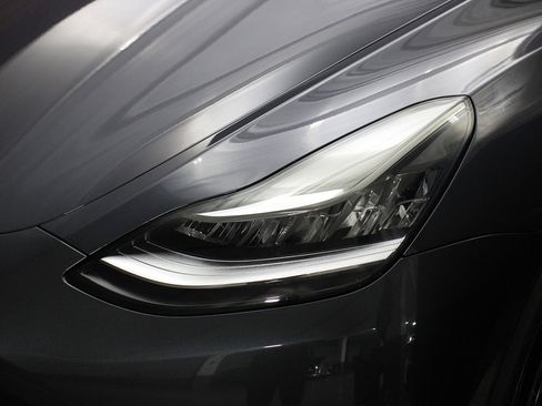 Used 2023 Tesla Model Y Long Range image 3