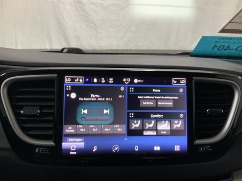 Used 2023 Chrysler Pacifica Touring-L FWD image 24