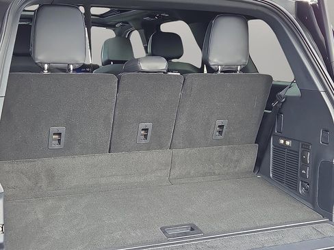 New 2025 Lincoln Navigator Reserve w/ Jet Appearance Package image 8