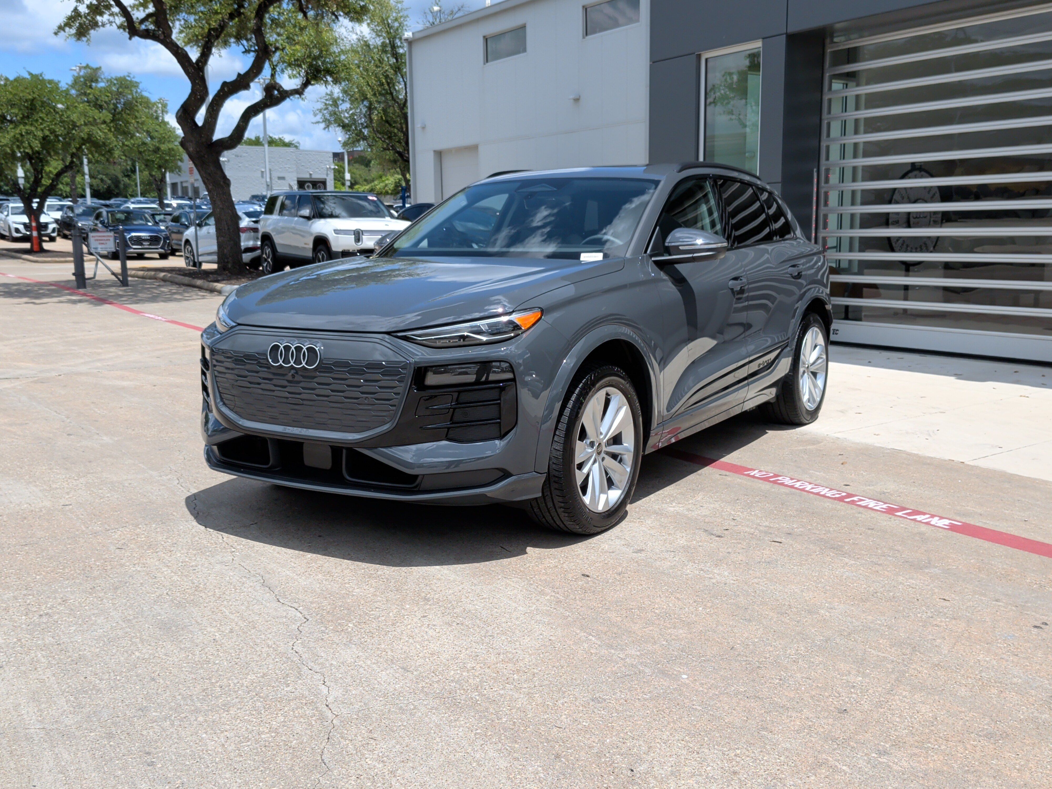 Certified 2025 Audi Q6 e-tron Premium w/ Convenience Package RWD image 5