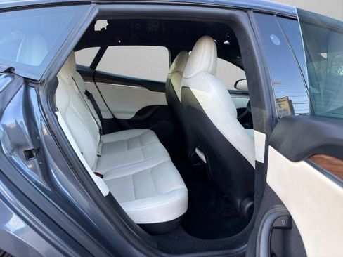 Used 2022 Tesla Model S image 12