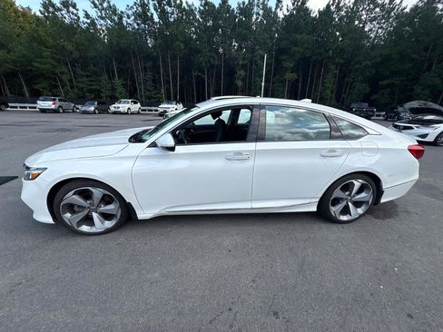 Used 2020 Honda Accord Touring image 2