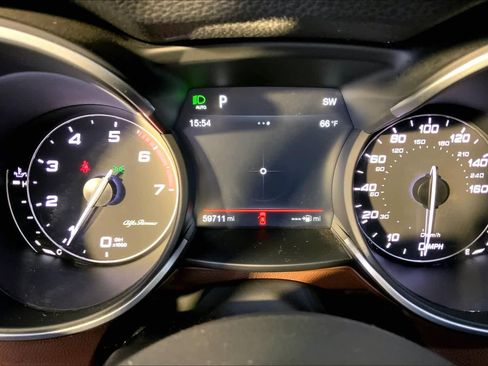 Used 2018 Alfa Romeo Stelvio AWD image 26