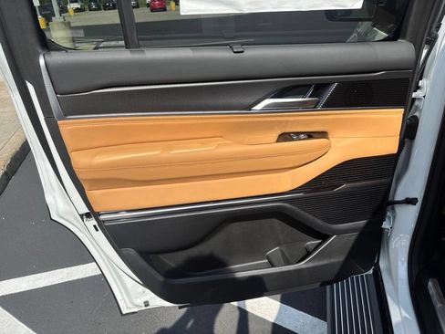 New 2026 Jeep Grand Wagoneer Summit AWD/4WD image 23