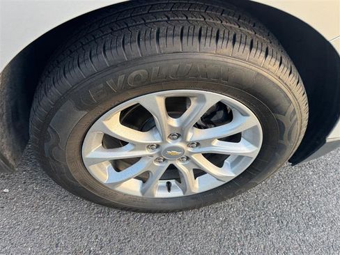 Used 2018 Chevrolet Equinox LS image 27