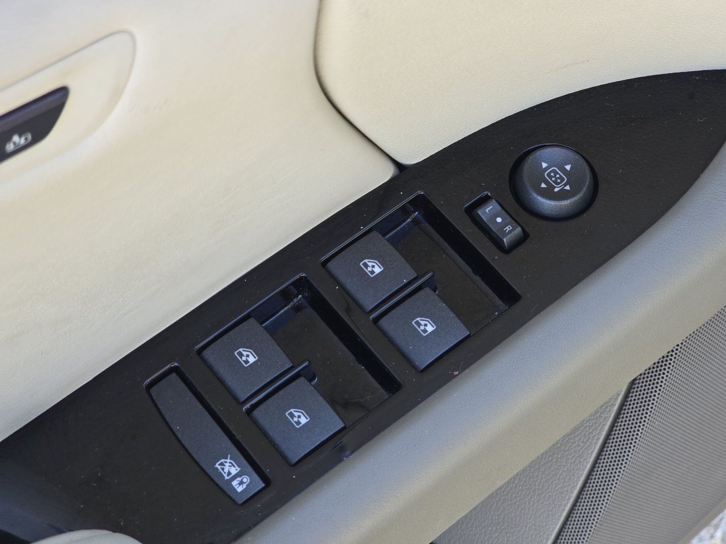 Used 2013 Cadillac XTS Platinum FWD image 26