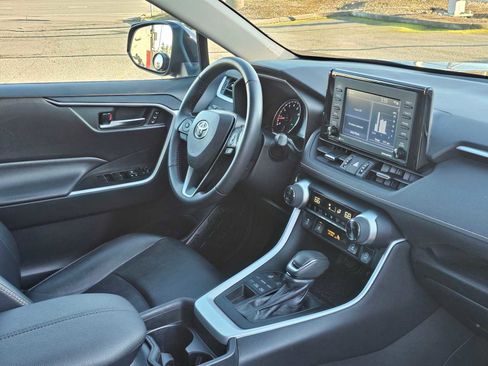 Used 2020 Toyota RAV4 XLE Premium image 10
