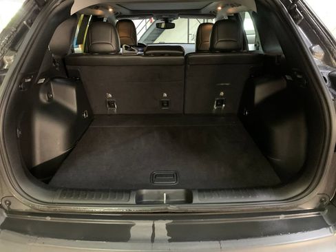 Used 2019 Jeep Cherokee Latitude Plus w/ Comfort/Convenience Group AWD/4WD image 17