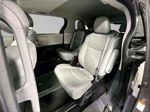 Used 2023 Toyota Sienna XLE AWD/4WD image 20