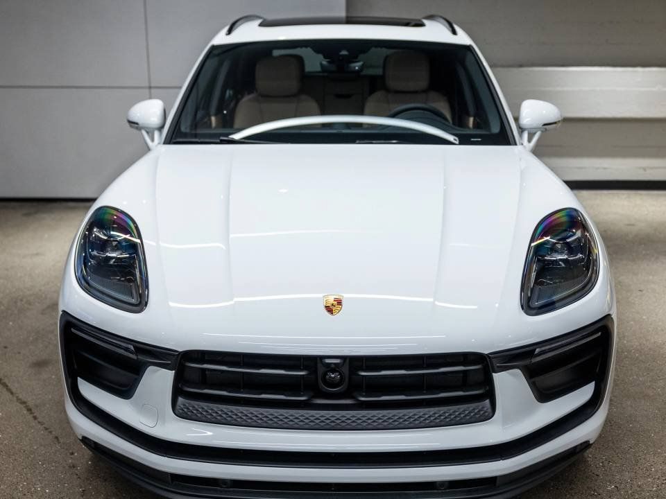Certified 2026 Porsche Macan AWD/4WD image 17