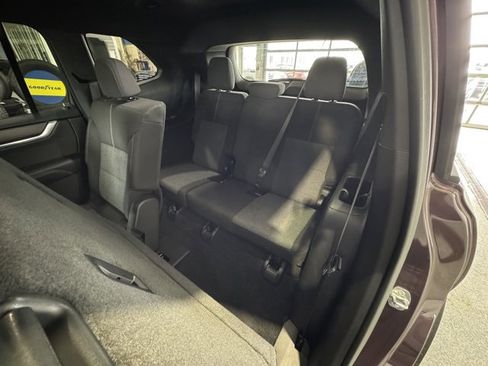 Used 2025 GMC Acadia Elevation image 10