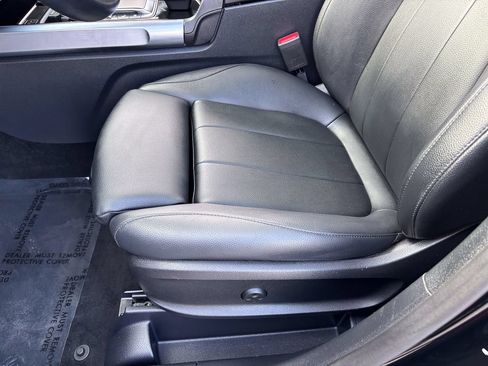 Used 2021 Mercedes-Benz GLB 250 4MATIC image 23