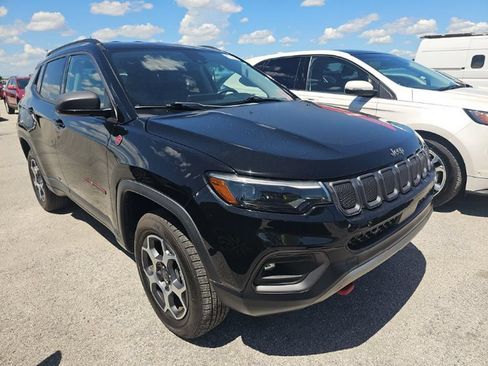 Used 2022 Jeep Compass Trailhawk w/ Trailhawk Elite Group AWD/4WD image 3