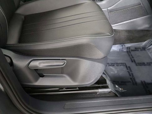 Used 2023 Volkswagen Tiguan SE w/ Panoramic Sunroof Package image 33