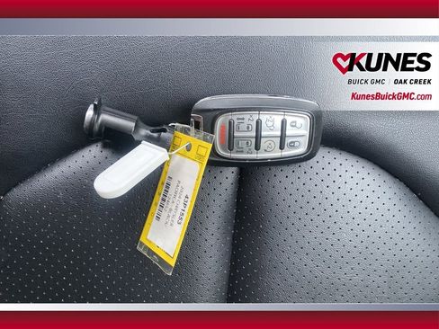 Used 2024 Chrysler Pacifica Touring-L image 36