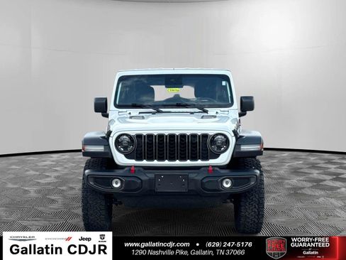 Used 2025 Jeep Wrangler Unlimited Rubicon AWD/4WD image 2