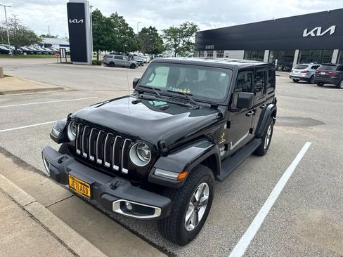 Used 2022 Jeep Wrangler Unlimited Sahara w/ LED Lighting Group AWD/4WD image 2