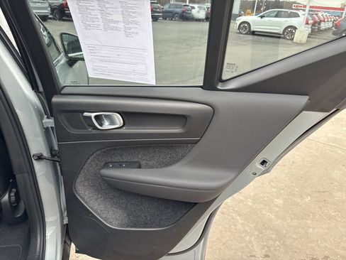 Certified 2025 Volvo XC40 B5 Core image 36