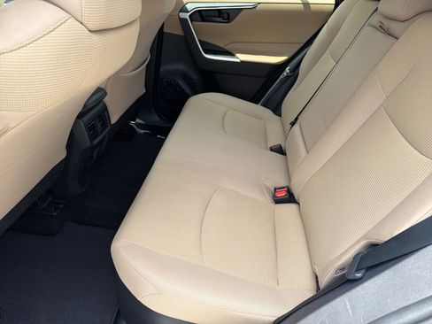 Used 2021 Toyota RAV4 LE AWD/4WD image 31