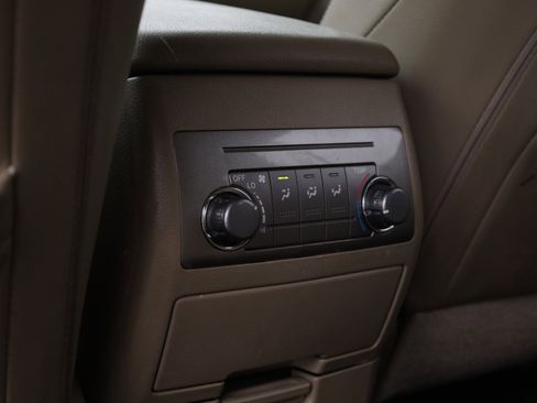 Used 2011 Toyota Highlander SE FWD image 9