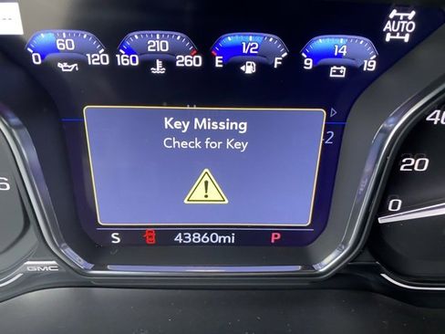 Used 2021 GMC Yukon Denali w/ Denali Premium Package image 24