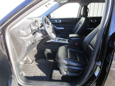 Used 2020 Ford Explorer XLT w/ Equipment Group 202A image 11