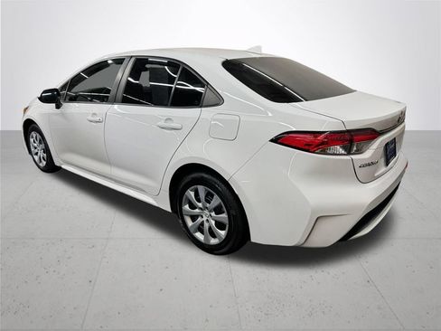 Used 2021 Toyota Corolla LE FWD image 4