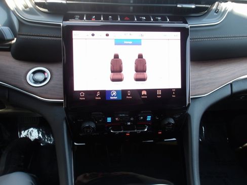 New 2025 Jeep Grand Cherokee L Summit w/ Luxury Tech Group V image 15