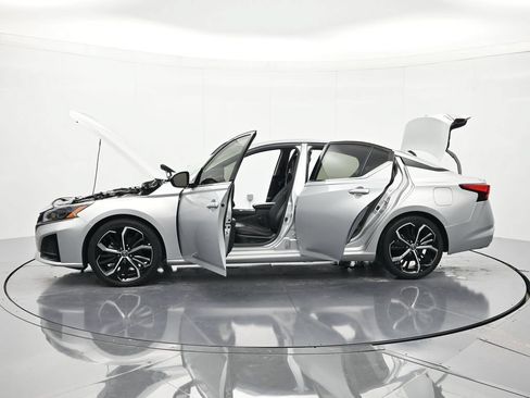 Used 2024 Nissan Altima 2.5 SR FWD image 46