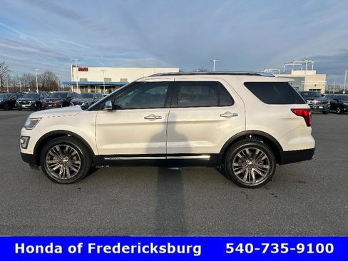 Used 2017 Ford Explorer Platinum image 3
