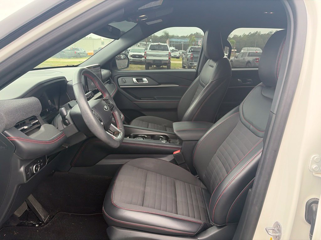 Used 2025 Ford Explorer ST-Line w/ Premium Package RWD image 10