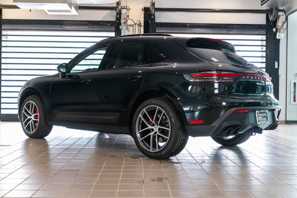 Certified 2024 Porsche Macan S AWD/4WD image 3